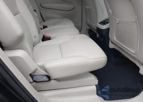 2017 Volvo Xc90 T6 Momentum z USA, uszkodzony, nr VIN YV4A22PK8H1128720